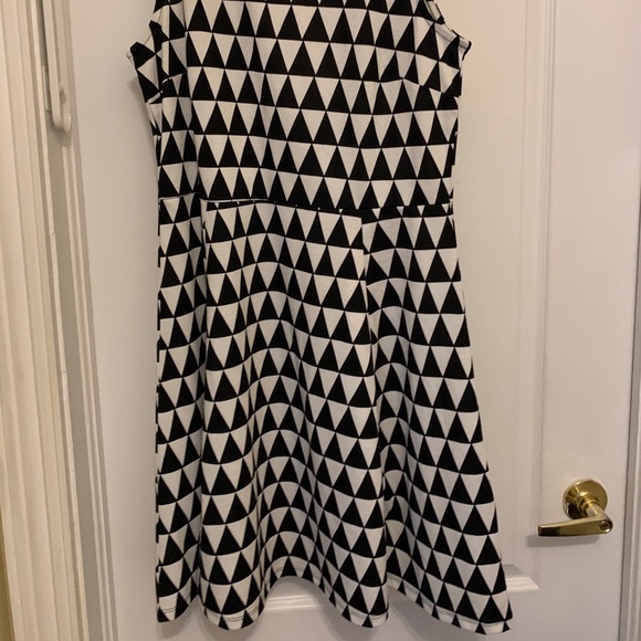 Short dress - Picture 6 of 7